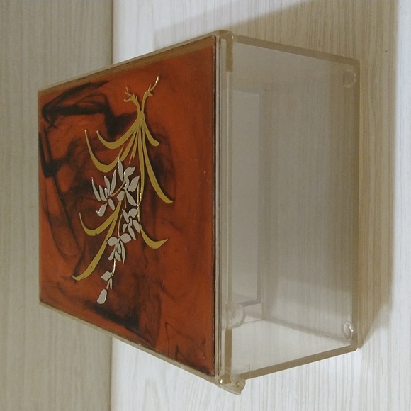 Tortoise Shell Lucite Acrylic MCM Jewelry Storage Box Embossed Flowers - Picture 4 of 7